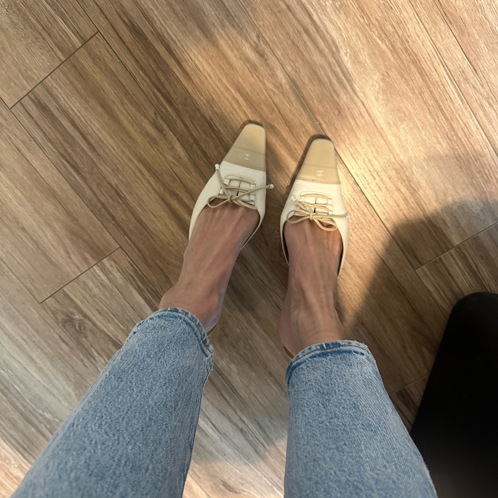 Chanel Leather CC Logo Kitten Mules Sz 7.5